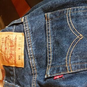 501 Levi women's jeans sz 25 w 32 length xxsmall dark wash